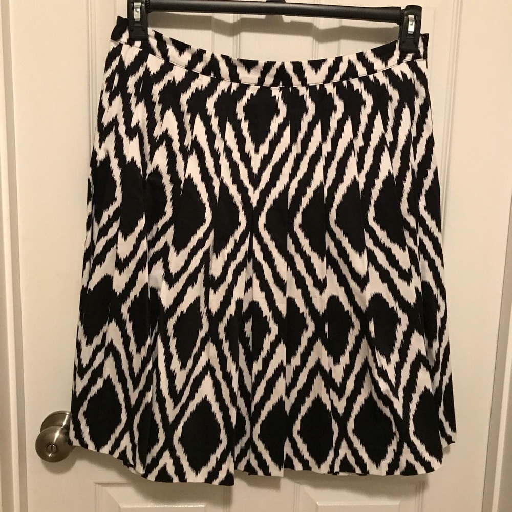 Talbot’s Black and White Pleated Skirt Size 14